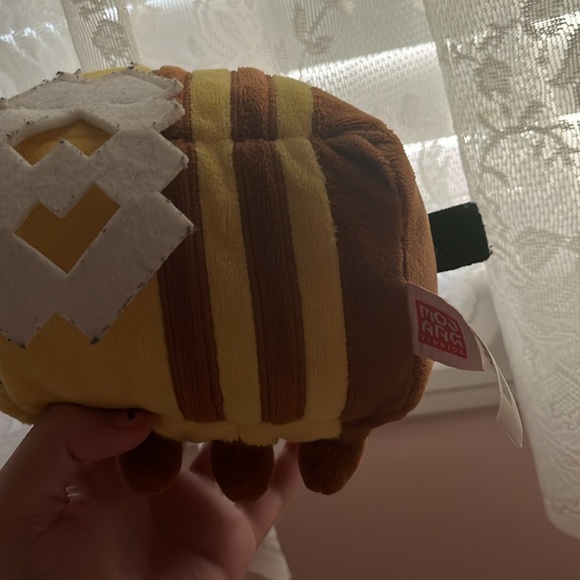 Minecraft bee plushie - Picture 3 of 4